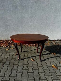 Stół w stylu ludwika