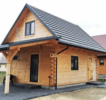 Do sprzedania drewniany domek położony na zielonym Roztoczu.