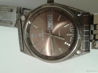 różne zegarki nakręcane