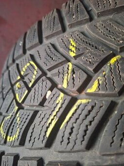 Opony 245/45/18 r 100 v GOODYEAR ULTRA GRIPS  bieżnik ok 7 m
