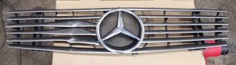 Mercedes R129 Grill - Atrapa uszkodzony
