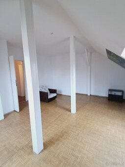Mieszkanie o powierzchni 60m2, II piętro, do remontu, ul. Lu