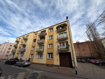 Mieszkanie o pow. 78.80m2, parter, do remontu, ul. Fabryczna