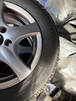 sprzedam zimowe opony bridgestony 195/65R15