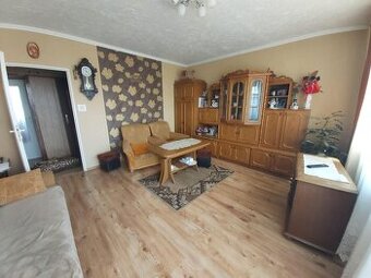 3 pokoje, 62.50m2, balkon, winda, do remontu, Os.Dobrzec