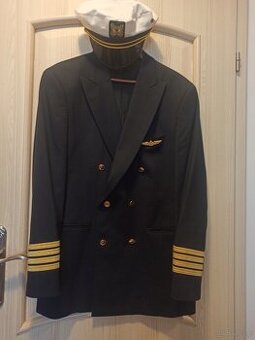 Sprzedam strój kapitana linii lotniczych