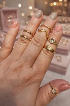 Zestaw 7 pierścionków Hope AVON w rozmiarach 6, 7, 8