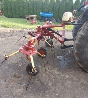 Przetrząsacz przewracarka karuzelowa zawieszana Deutz-Fahr K