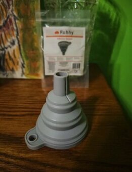 Silikonowy lejek. Składany, harmonijka.