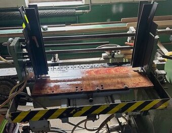 Uniwersalny podajnik elementów do maszyny z magazynkiem