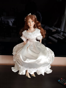 Lalka z porcelany