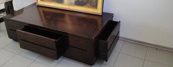 Stół z szufladkami