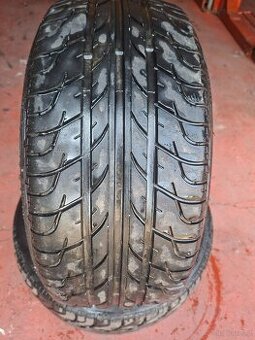 Opony 205/45/16 r TAURUS PERFORMACJE 87 W 401 bieżnik ok 7 m