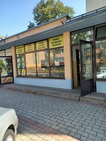 Lokal handlowy na parterze w centrum miasta do wynajęcia