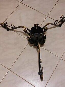Metalowy stojak pod choinkę