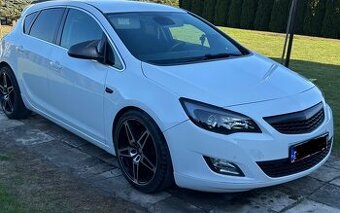 Opel Astra J 1.6T 2011 hatchback