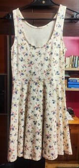 Sukienka na lato, dół układa się w klosz 95%bawełny