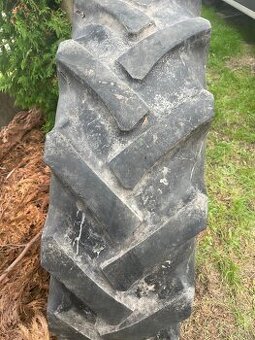 opona 12,4-28 r 1 sztika o.yzga bieżnik ok 2 cm nie naprawia