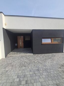 Nowoczesny dom w zabudowie bliźniaczej – 91 m², Chełmce