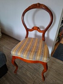 Krzesło drewniane ozdobne