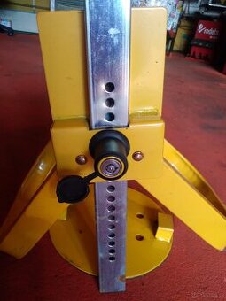 BLOKADA NA KOŁO SAMOCHODU ANTYKRADZIEŻOWA UNIWERSALNA ZABEZP