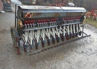 Siewnik zbożowy Poznaniak na plastikowych lejkach