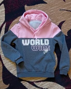 Ciepła bluza z kapturem i z kieszeniami