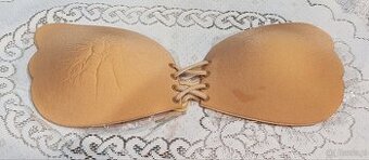 Biustonosz samonośny cielisty