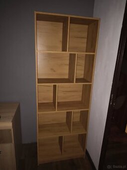 Półka na książki i ozdoby