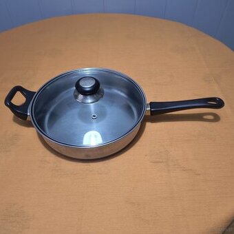 Patelnia srebrna z pokrywką