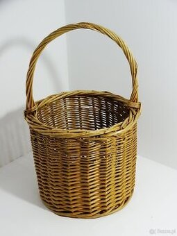 Kosz wiklinowy o wysokości 47 cm, średnicy 30 cm i głębokośc