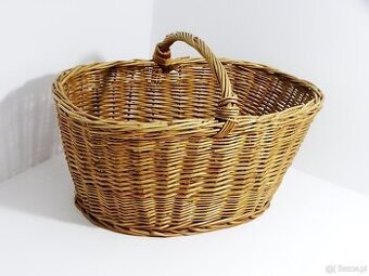 Duży kosz wiklinowy o wymiarach 52 × 35 × 33 cm (wysokość z