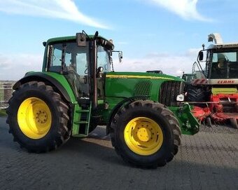 Ciągnik rolniczy John Deere 6920 z napędem na cztery koła z