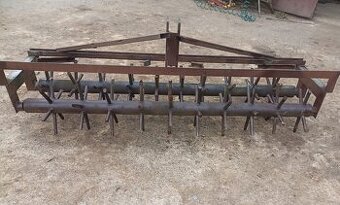 Podwójny wał z agregatu uprawowego