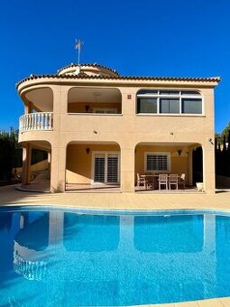 Ekskluzywna willa w Los Balcones – Torrevieja