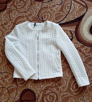 Biała bluza zasuwana na suwak