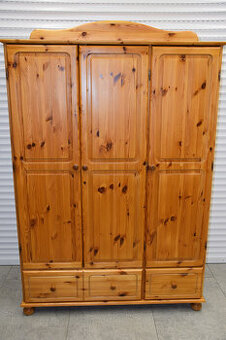 szafa z drewna sosnowego - jak nowa