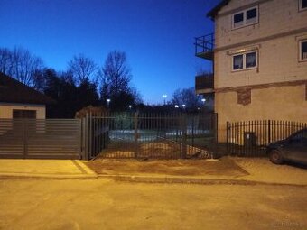 Wynajem miejsc postojowych przy centrum miasta Legnicy