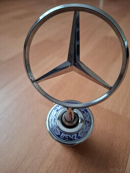 Znaczek Emblemat Mercedesa na maskę