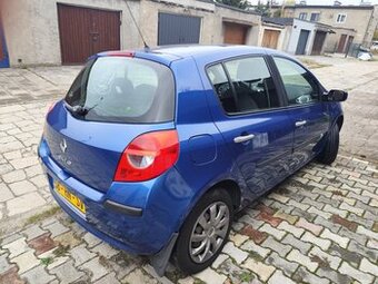Sprzedam samochód osobowy marki Renault Clio III
