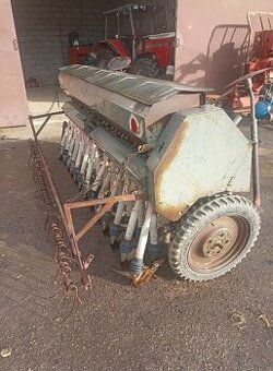 Siewnik zbożowy Poznaniak na plastikowych lejkach