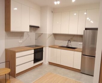Apartament  2 pokojowy 42 m2,  5p/6p, jednopoziomowy, z duży