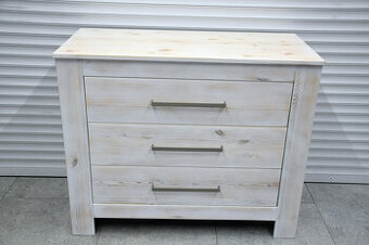 komoda sosnowa z szufladami - jak nowa