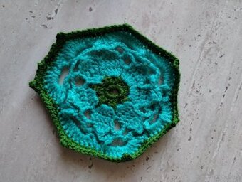 Szydełkowe podstawki pod kubek rozeta