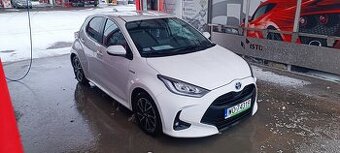 Toyota Yaris Hybrid 1.5 Comfort z 2021. Przebieg 33 750 km.