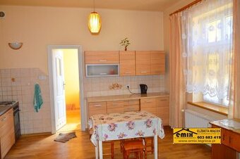 2 pokoje, I piętro, balkon, własny parking, teren ogrodzony
