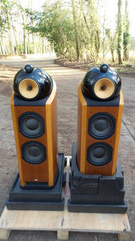 Bowers & Wilkins B&W 802 Nautilus ( Price: 3000 EUR )