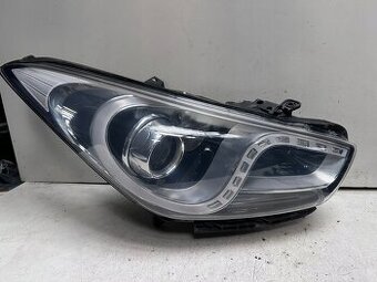 Reflektor prawy Hyundai I40 Xenon 13 PINÓW 921023Z0901KUD