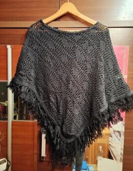 Chusta z haftem  i z frędzlami