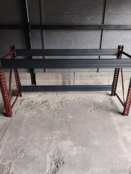Stół metalowy warsztatowy lub inny.
